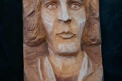 24.Miroslaw Pasewicz Kopernik plaskorzezba w drewnie 50cm
