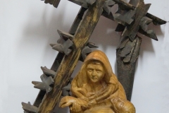 4.Miroslaw Pasewicz Pieta rzezba w drewnie 50cm